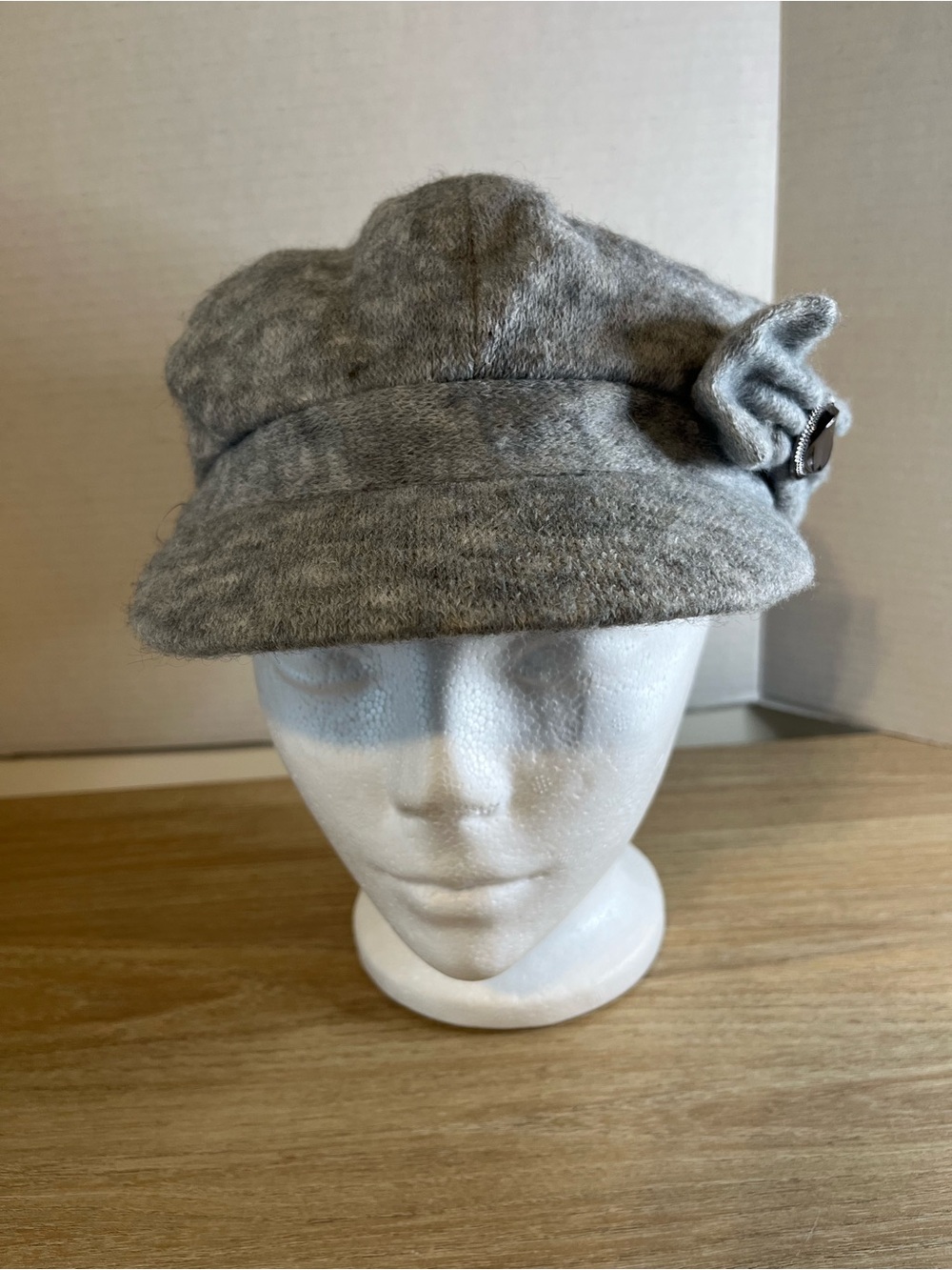 Stylish Gray Women's Fleece Newsboy Cap with Side Bow Accent